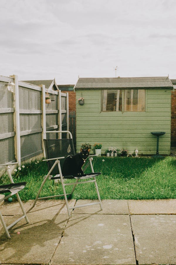 Optimisez votre jardin : astuces pour de petits abris fonctionnels